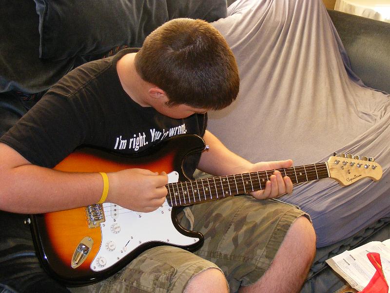 DSCF3894.JPG - You can hear a little video of him playing at the end