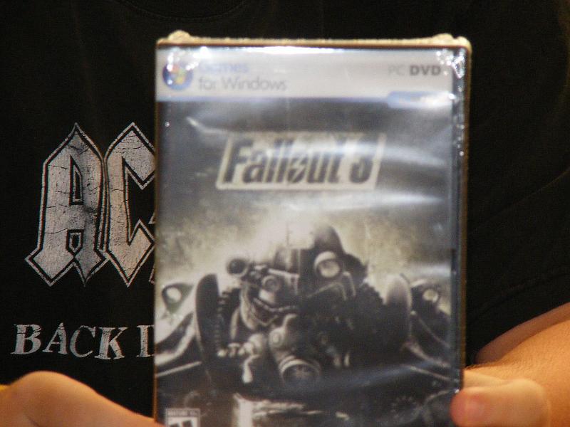 DSCF3935.JPG - A new computer game, Fallout 3.