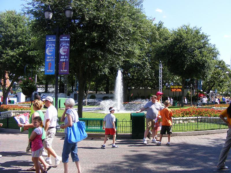 DSCF2415.JPG - The fountain