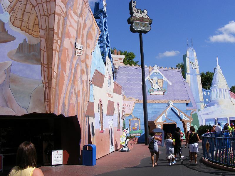 DSCF2417.JPG - Looney Toons town