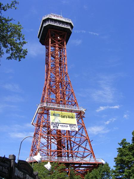 DSCF2435.JPG - The big derrick, it was out of order so we didn't get to go to the top